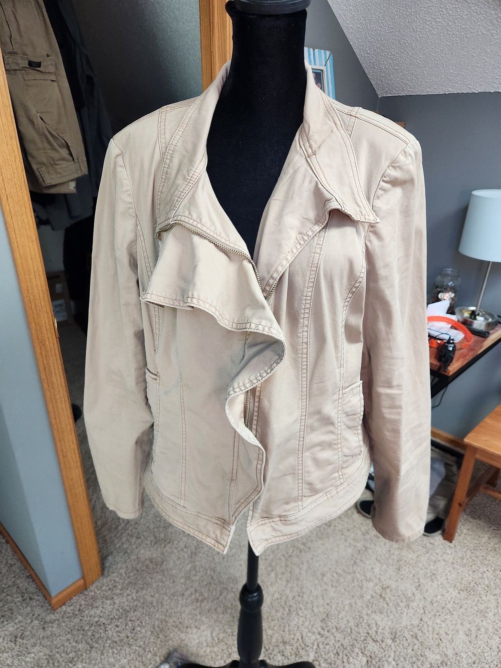 White House Black Market Women’s Ruffle Front Moto Style Jacket Beige Size 16 - Picture 1 of 12